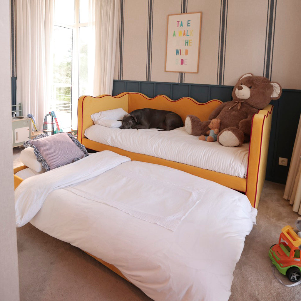 Cama de criança com gaveta