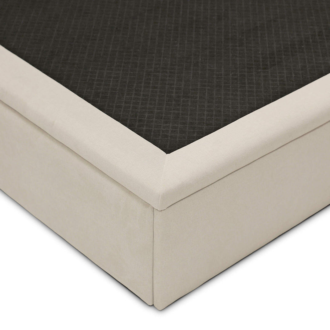 Sommier branco com arrumação de sistema elevatório