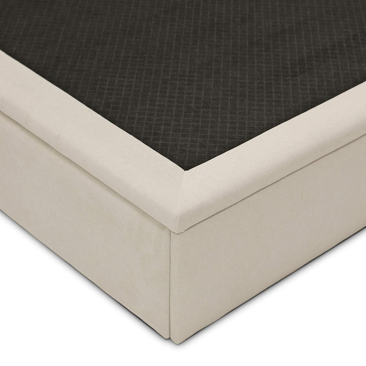 Sommier branco com arrumação de sistema elevatório