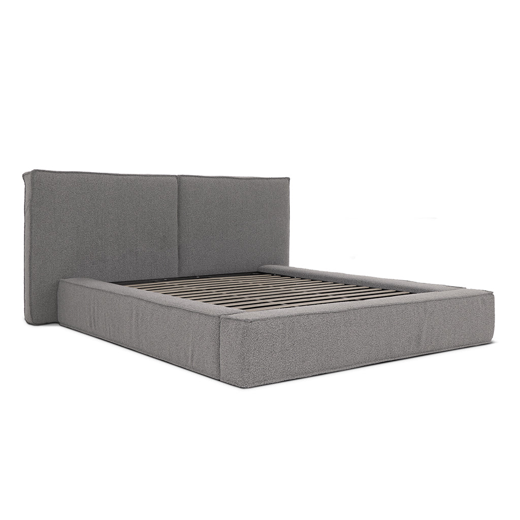 Cama com arrumação em tecido boucle