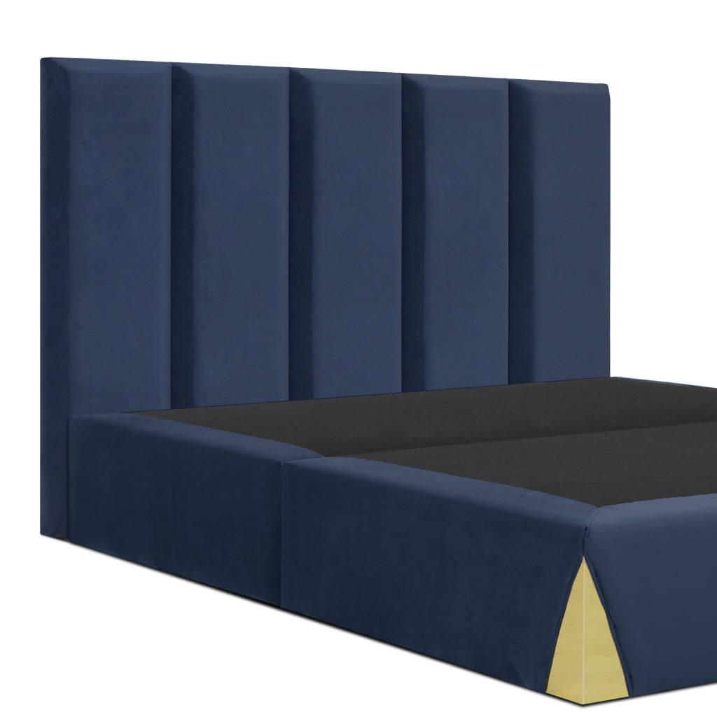 Cama de casal em veludo