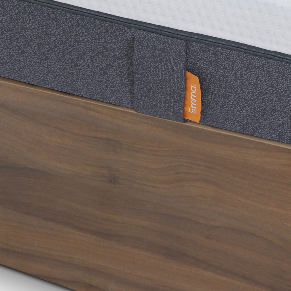 Cama em madeira com colchão emma