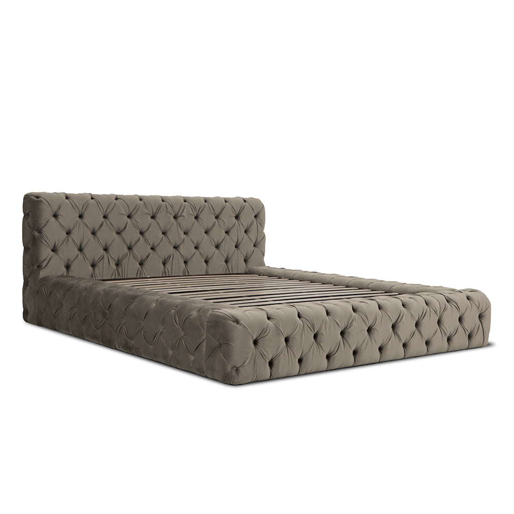 Cama de luxo com arrumação
