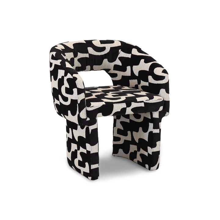 Cadeirão Chelsea com design curvo e tecido estampado preto e branco, peça de destaque para decoração contemporânea