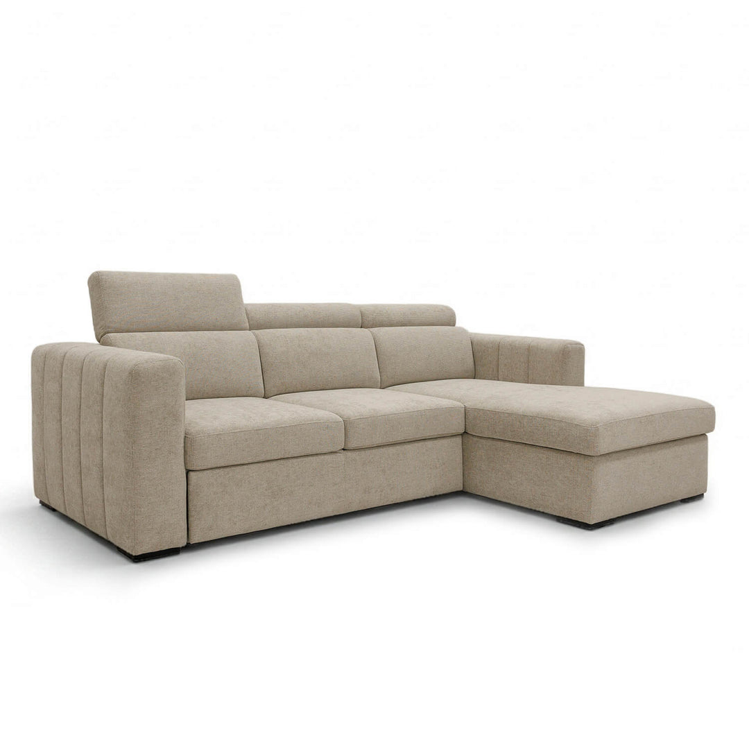Sofá Gabi com chaise longue, arrumação elevatória e função sofá-cama, estofado em tecido bege de estilo contemporâneo.