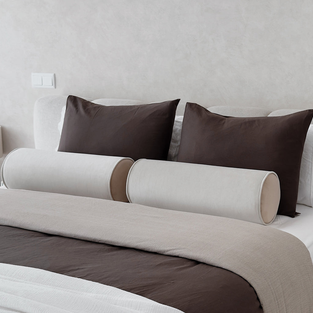 Almofada cilndrica em veludo