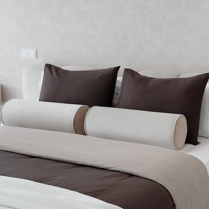 Almofada cilndrica em veludo