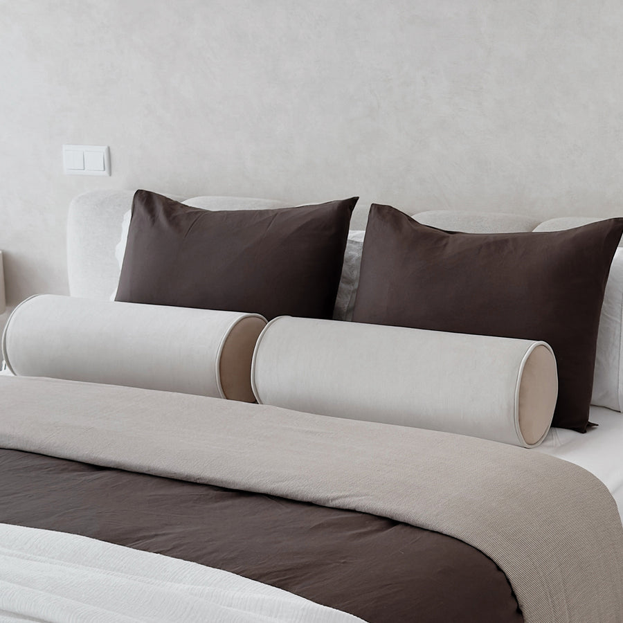 Almofada cilndrica em veludo