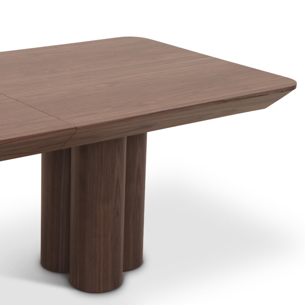 Mesa de Jantar extensível com detalhes orgânicos, vista em perspetiva