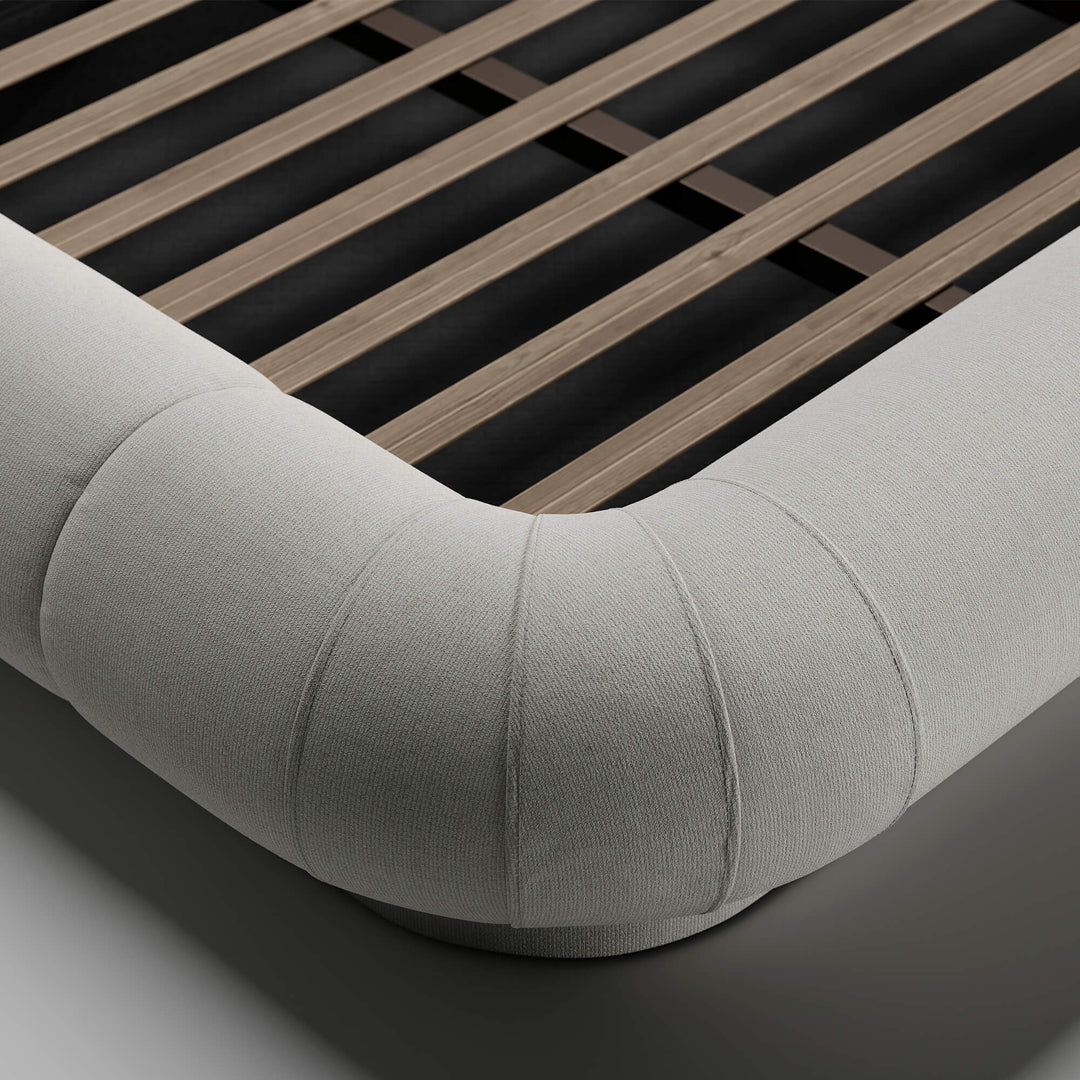 Detalhe de cama estofada em tecido