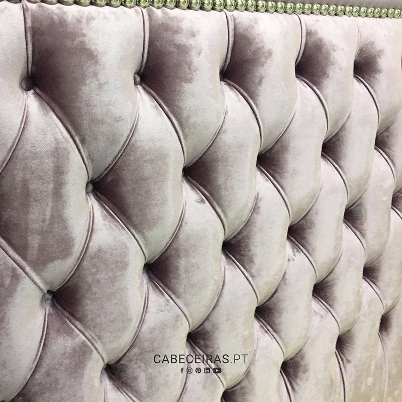 Capitone headboard with frame and studs
