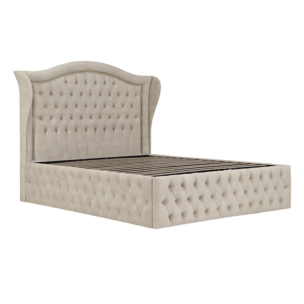 Cama com arrumação em veludo