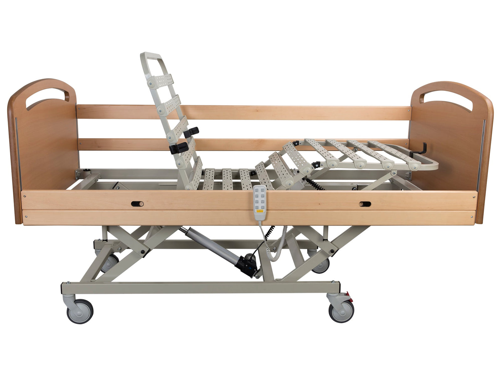 Cama articulada hospitalar em madeira clara com estrado metálico ajustável e comando remoto, vista lateral.